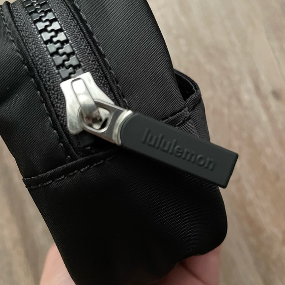 ❌SOLD❌Lululemon cosmetic bag - Picture 2 of 3